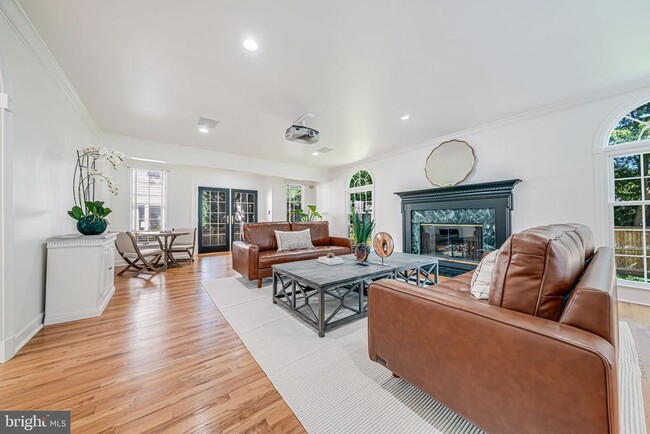 Building Photo - 4817 Chevy Chase Blvd