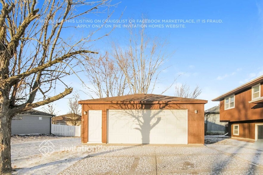 Building Photo - 3818 Jonathan Simpson Dr