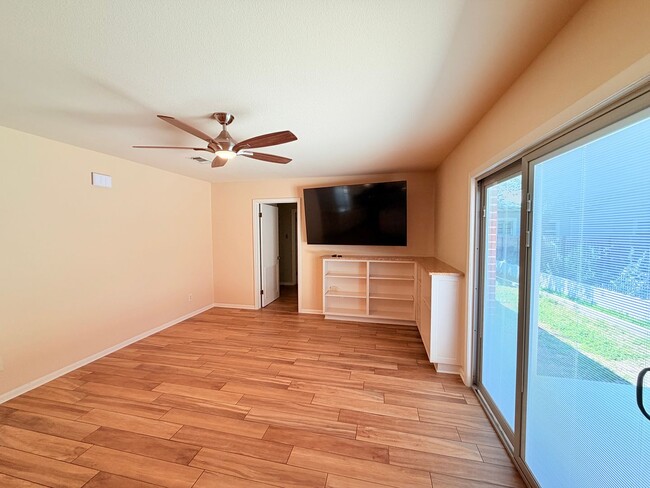 Building Photo - Amazing detached 2/2.5 duplex in Central Austin!!!