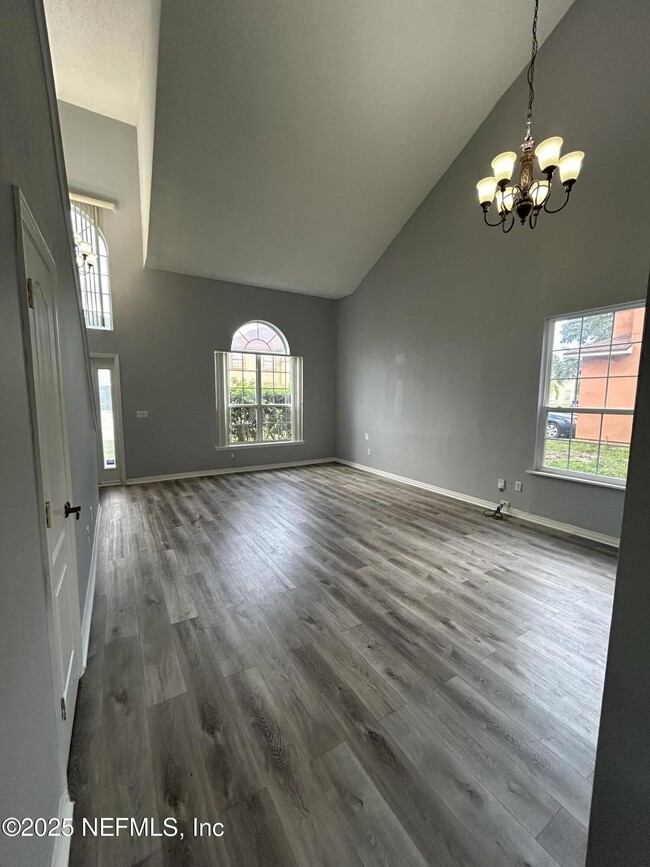 Building Photo - 10258 Meadow Point Dr