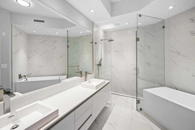 Building Photo - 3100 N Ocean Dr