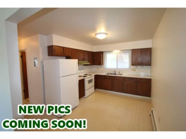 Building Photo - Recently Remodeled 2 Bed / 1 Bath Apartmen...