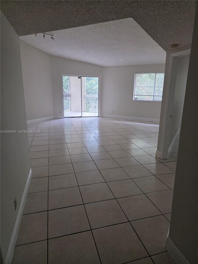 Building Photo - 9901 Westview Dr