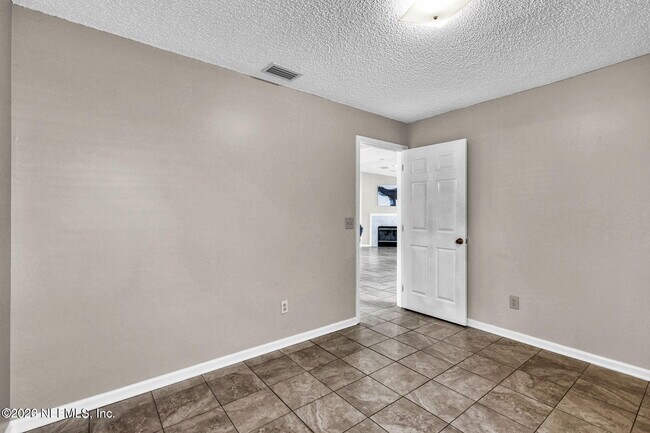 Building Photo - 12967 Canyon Creek Trail S
