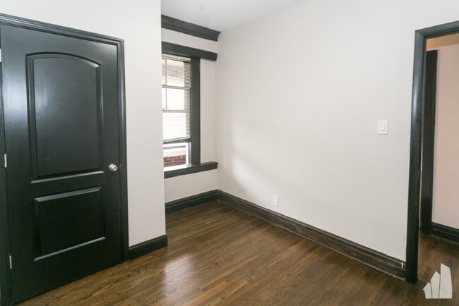 Building Photo - 3825 N Drake Ave