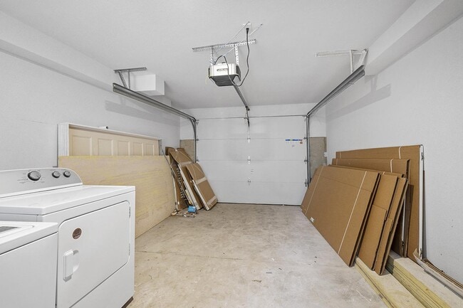 Building Photo - Stylish Portsmouth apartment by dining, pa...