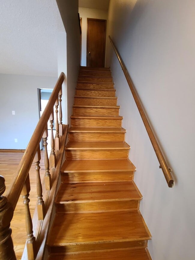 Building Photo - 2 Bedroom 1.5 Bath Townhome