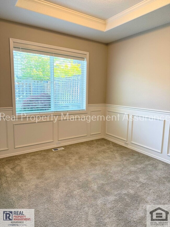Building Photo - 13611 NW Stonebridge Dr