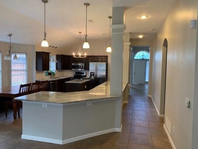 Building Photo - 10808 Pineview Ln