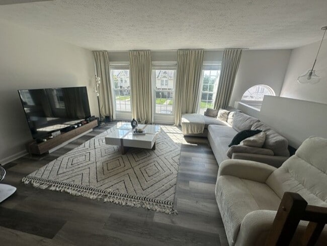 Building Photo - 3024 Estate Dr