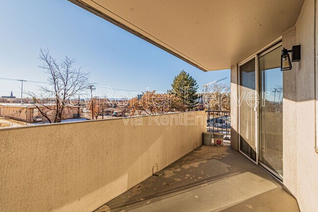 Building Photo - 601 W 11th Ave