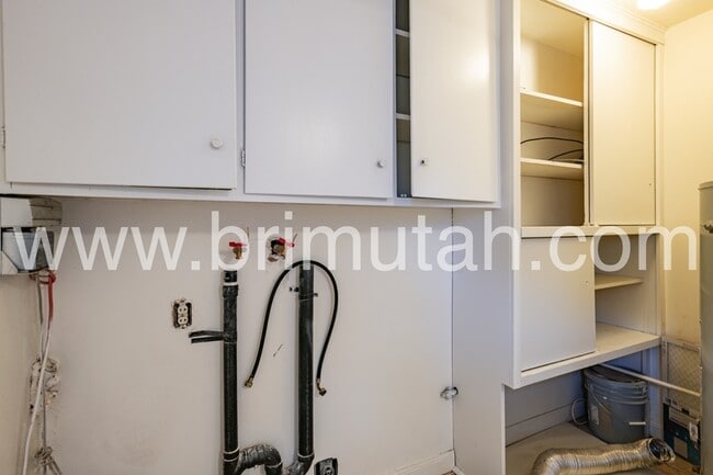 Building Photo - 3953-3955 Alberly Way