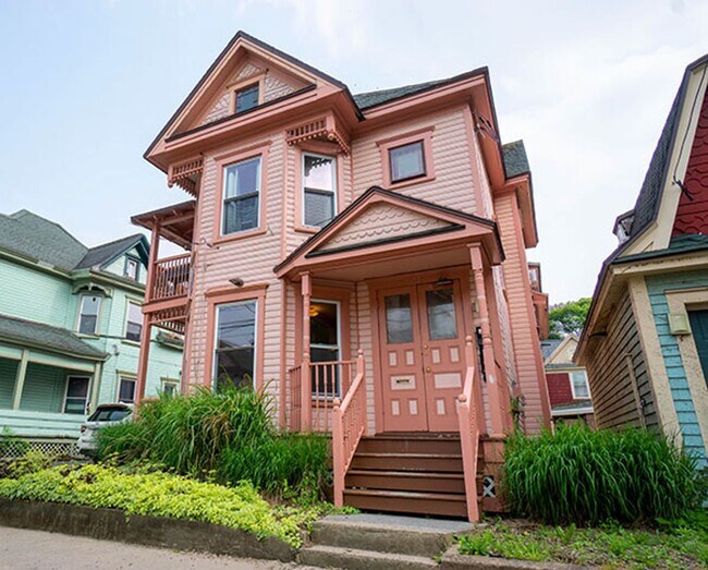 Primary Photo - Available 7/1/26 Charming First Floor Apar...