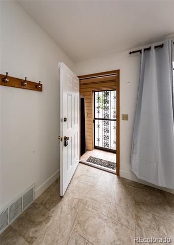 Building Photo - 838 Daffodil St