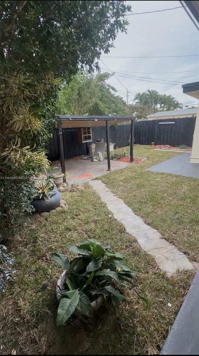 Building Photo - 531 NE 58th St