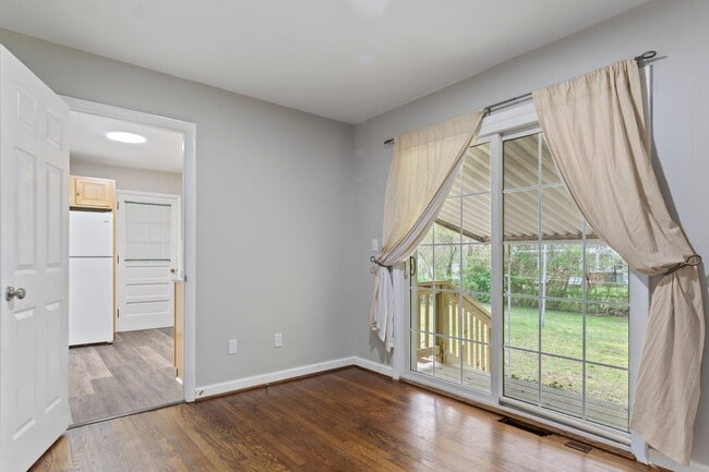 Building Photo - Williamsburg VA 3BR Rental – Updated Home with Granite Kitchen, Bonus Room & Fenced Backyard