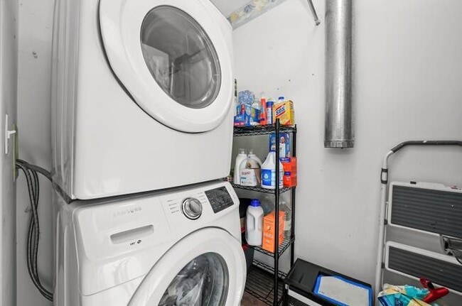 Building Photo - 861 Pheasant Trail