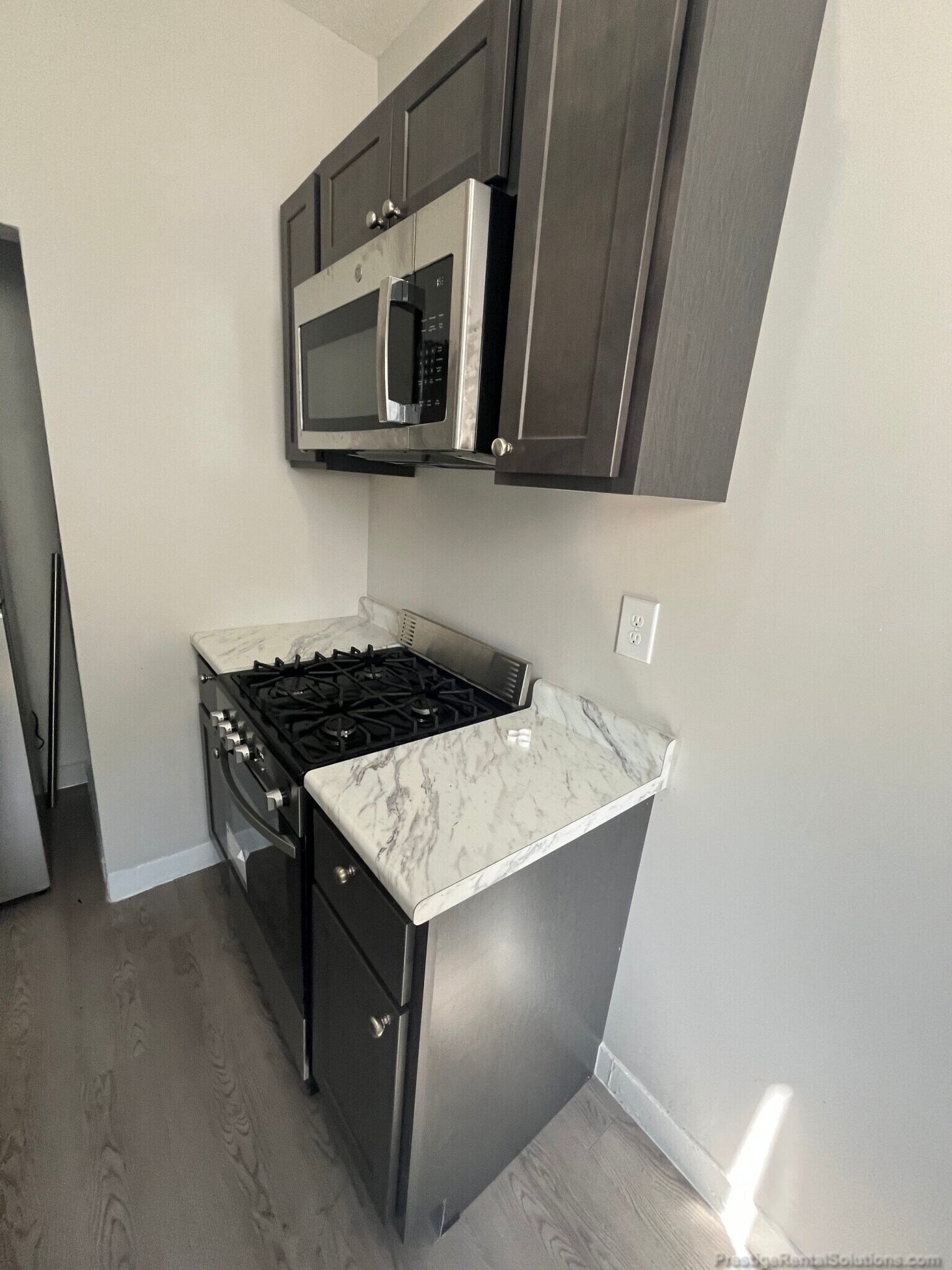 Building Photo - 4 Woodstock Ave