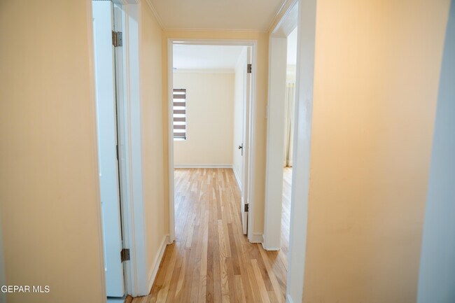 Building Photo - 1211 Mesita Dr