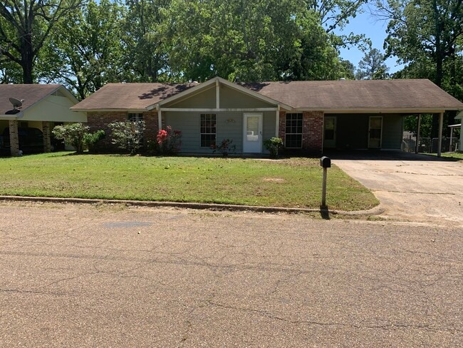 Building Photo - 135 York Dr