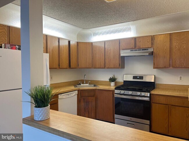 Building Photo - 6 Kite Ct