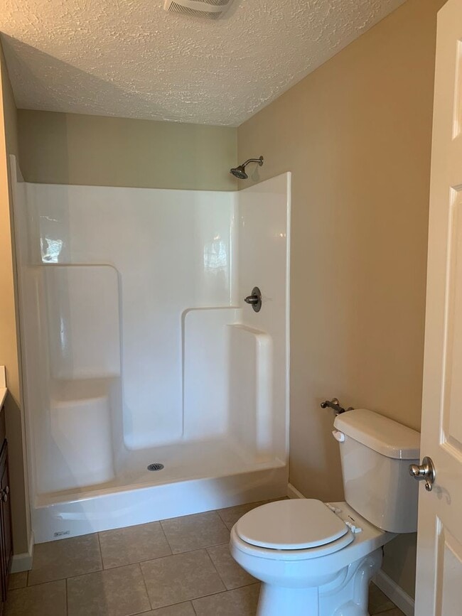 Building Photo - 3 Bedroom, 2 Bath Home Located in Manchester