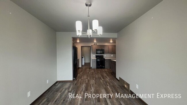 Building Photo - Modern 3 Bed, 2.5 Bath with Loft | Located...