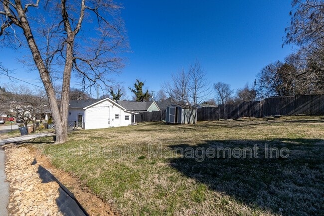 Building Photo - 1900 Edgewood Ave