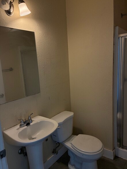 Building Photo - 1209 E Fortification St