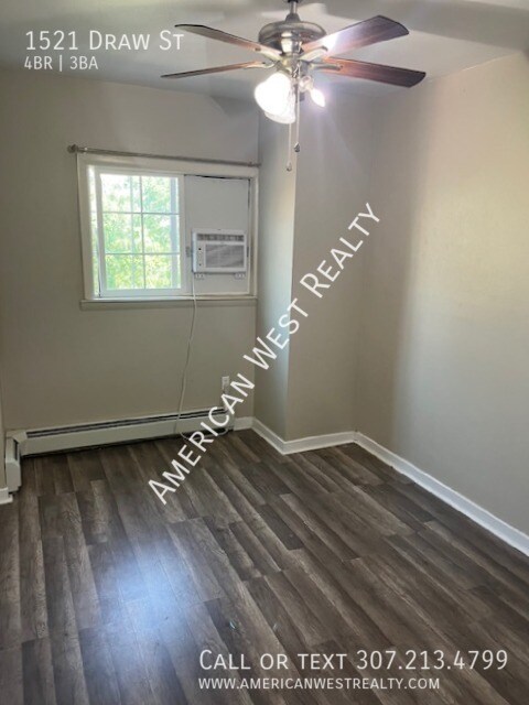 Building Photo - 1521 Draw St