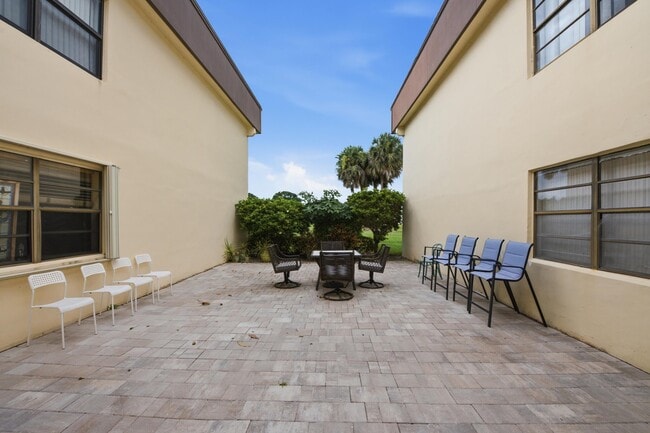 Building Photo - 226 Capri E