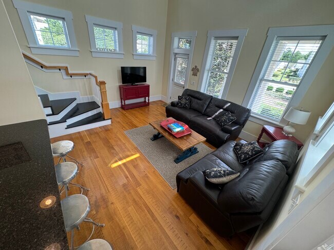 Building Photo - 819 Meadowsweet Ln