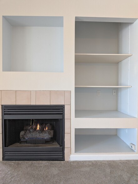 Building Photo - 12304 W Cross Dr