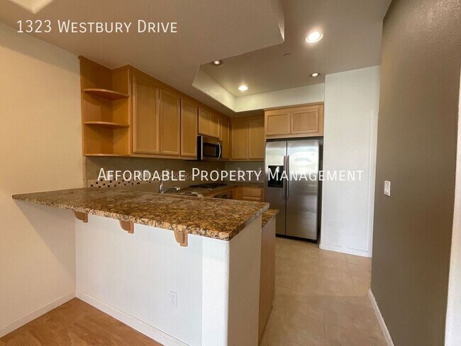 Building Photo - 1323 Westbury Dr