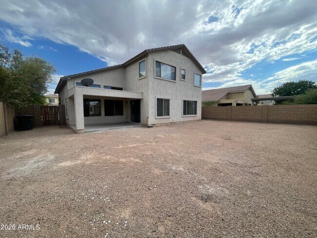 Building Photo - 1466 Holiday Dr