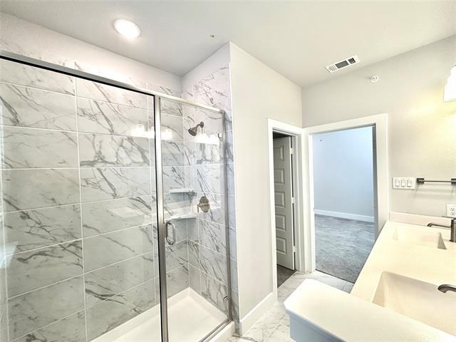 Building Photo - 1830 NE Green Oaks Blvd