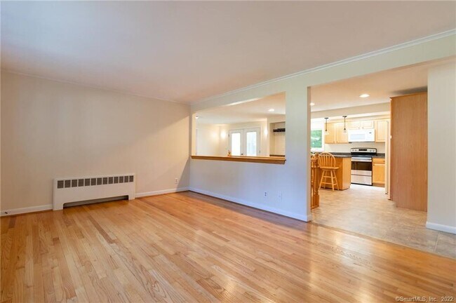 Building Photo - 10 Tanglewood Rd