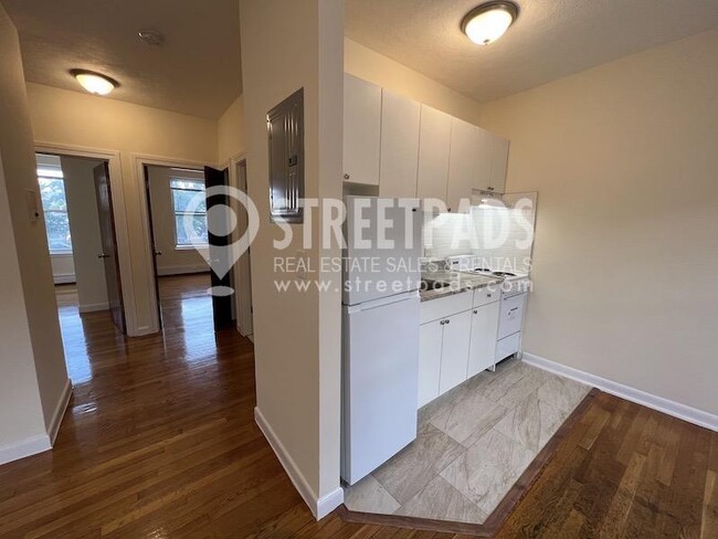 Building Photo - 2 bedroom in Boston MA 02135