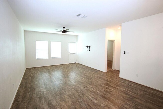 Building Photo - 299 Emerald Green Trail