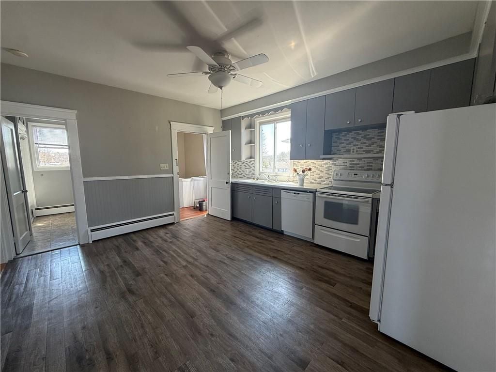 Building Photo - 10 Knight St