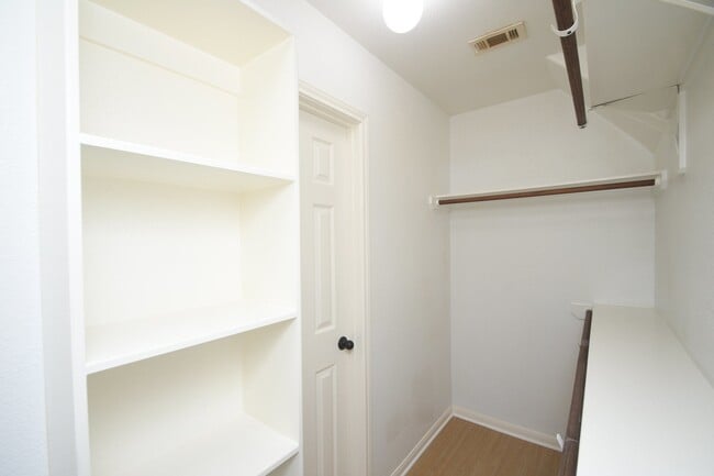 Building Photo - 10015 Bitternut Hickory Ln