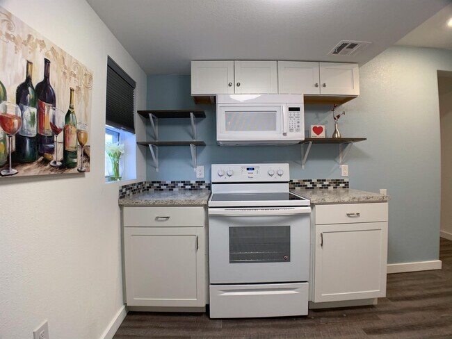 Building Photo - 404 N Findlay Ave
