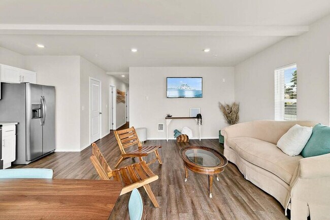 Building Photo - 704 E Wright Ave