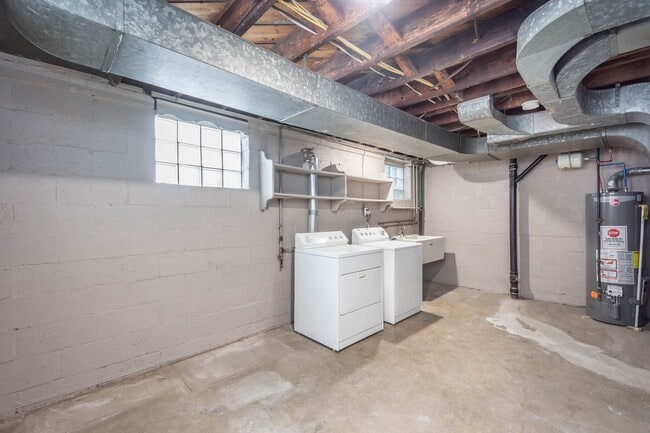 Building Photo - AVAILABLE MAY 1ST! UPDATED THROUGHOUT! 3-bedroom in Beechview!