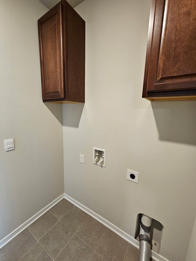 Building Photo - Spacious recently built home just west of Waukee!