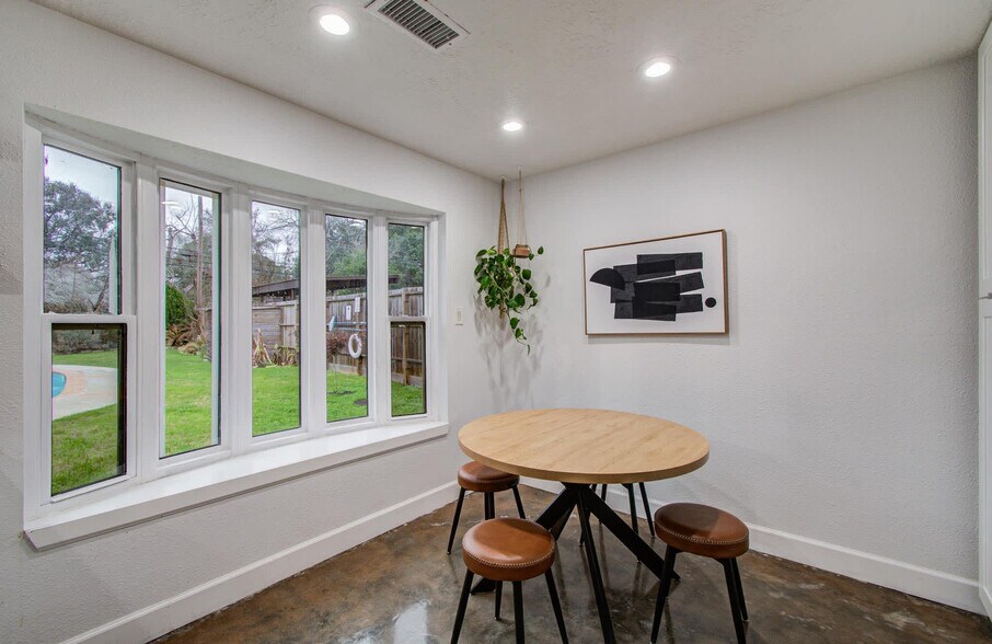 Building Photo - 11714 Hillcroft St