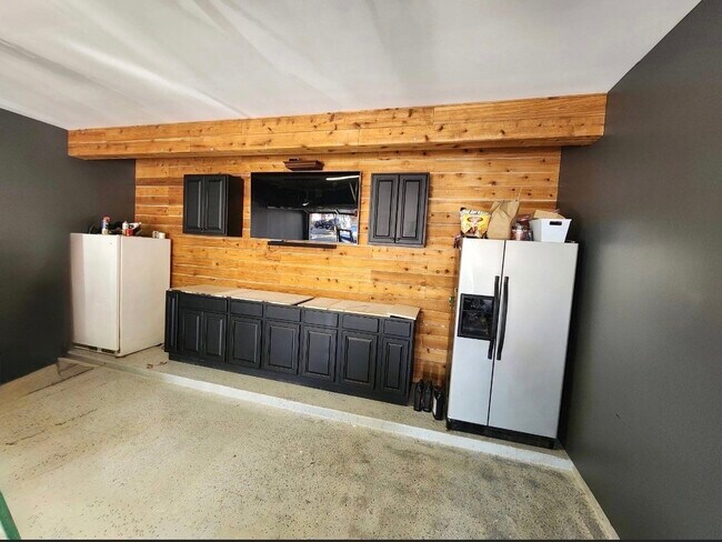 Building Photo - 1811 Emerald Lake Ct