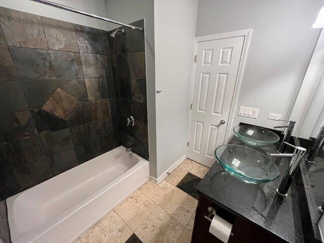 Building Photo - 2249 S Bell Ave