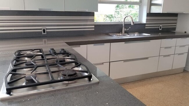 Building Photo - 625 93rd St