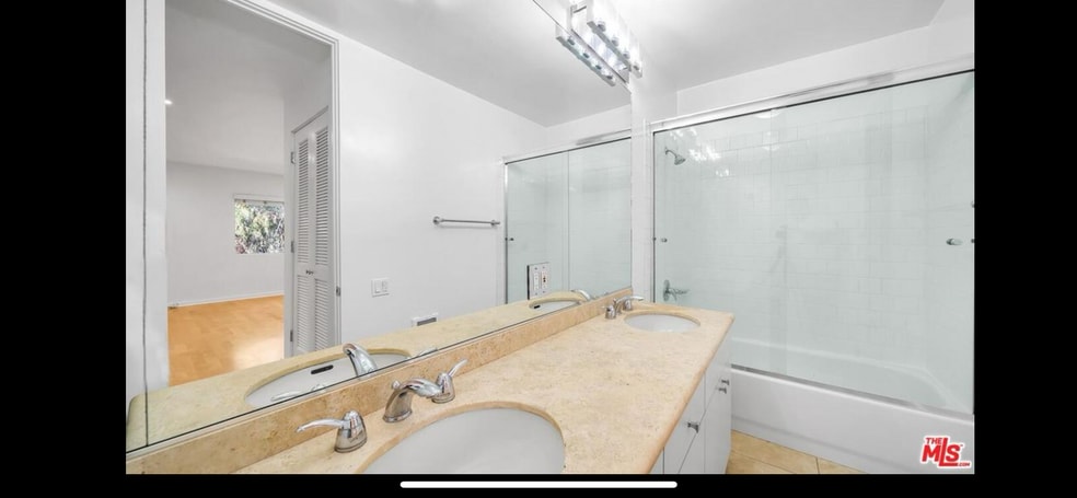 Building Photo - 330 S Barrington Ave